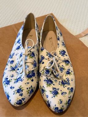 Restricted white floral lace-up flats with blue rose print